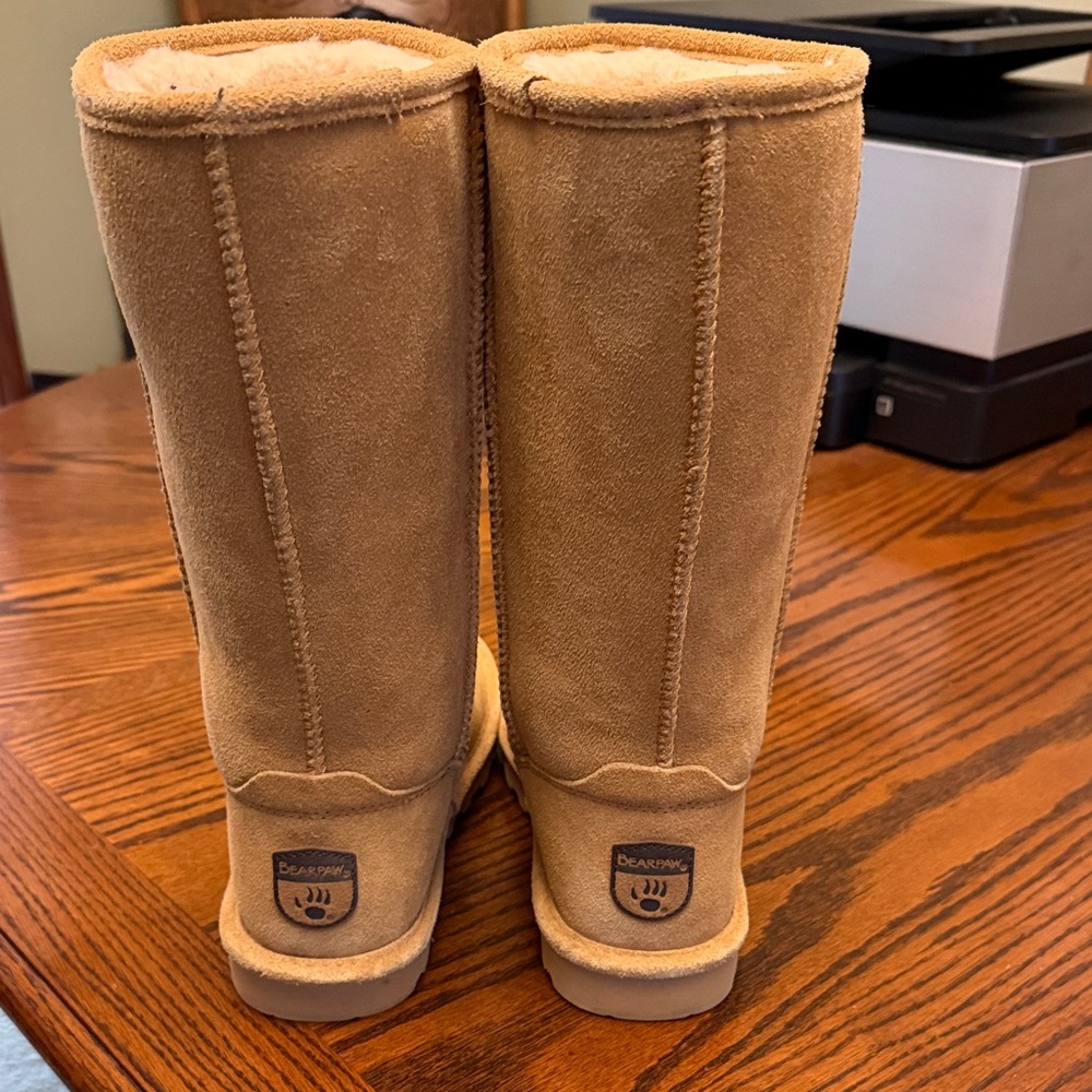 BearPaw Classic Tan Boots, Size 8